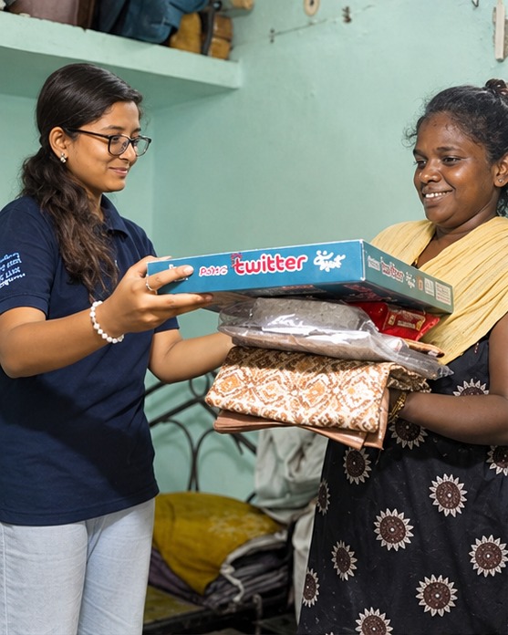 Diwali gifts handed out on Chennai's streets